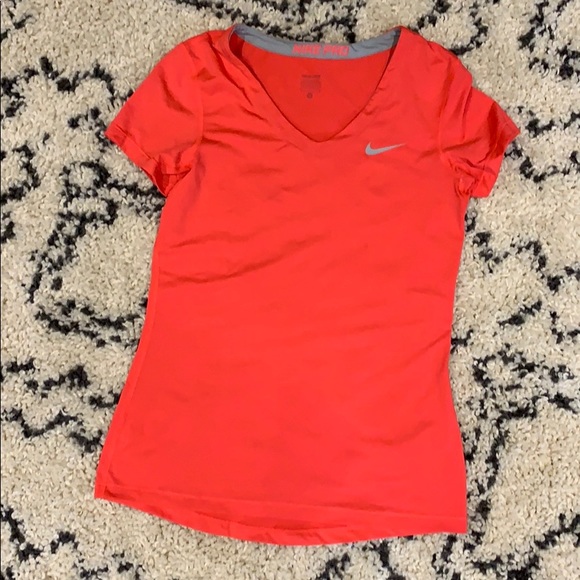 Bright coral Nike T-shirt - Picture 1 of 2